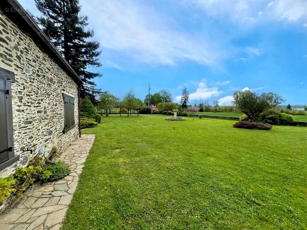 Maison à SAVIGNAC-LEDRIER