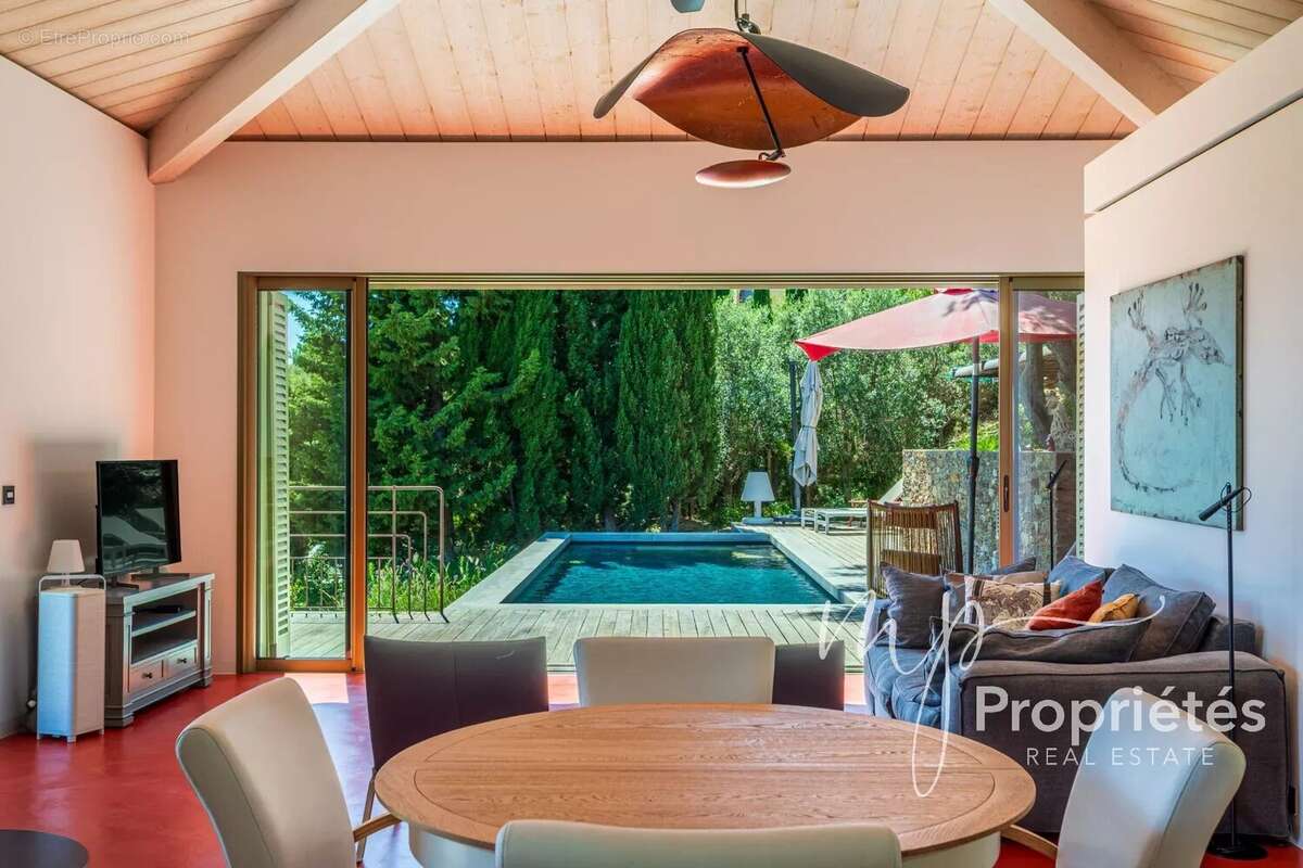 Maison à BORMES-LES-MIMOSAS