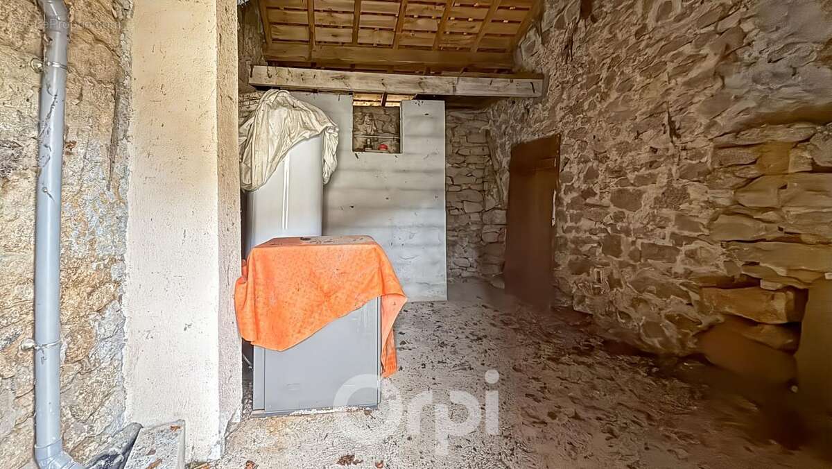 Maison à COMPREIGNAC