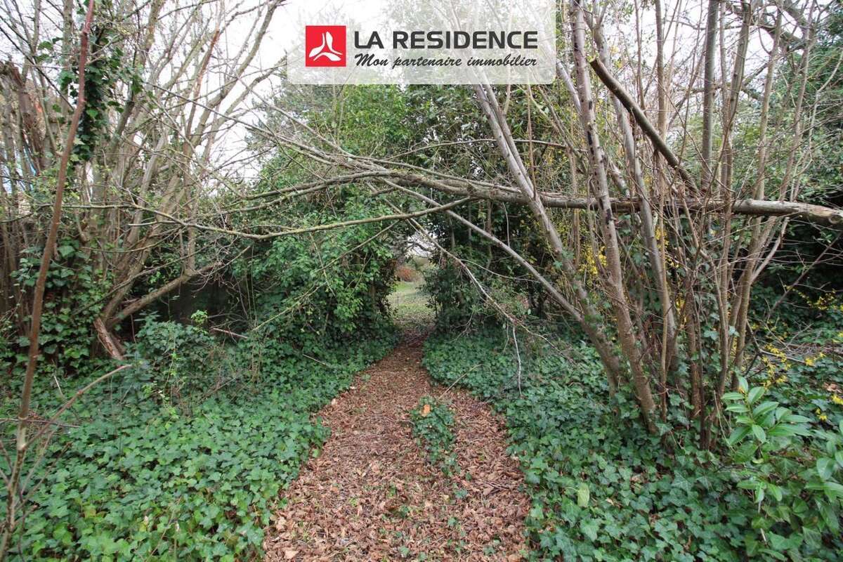 Terrain à LES MUREAUX