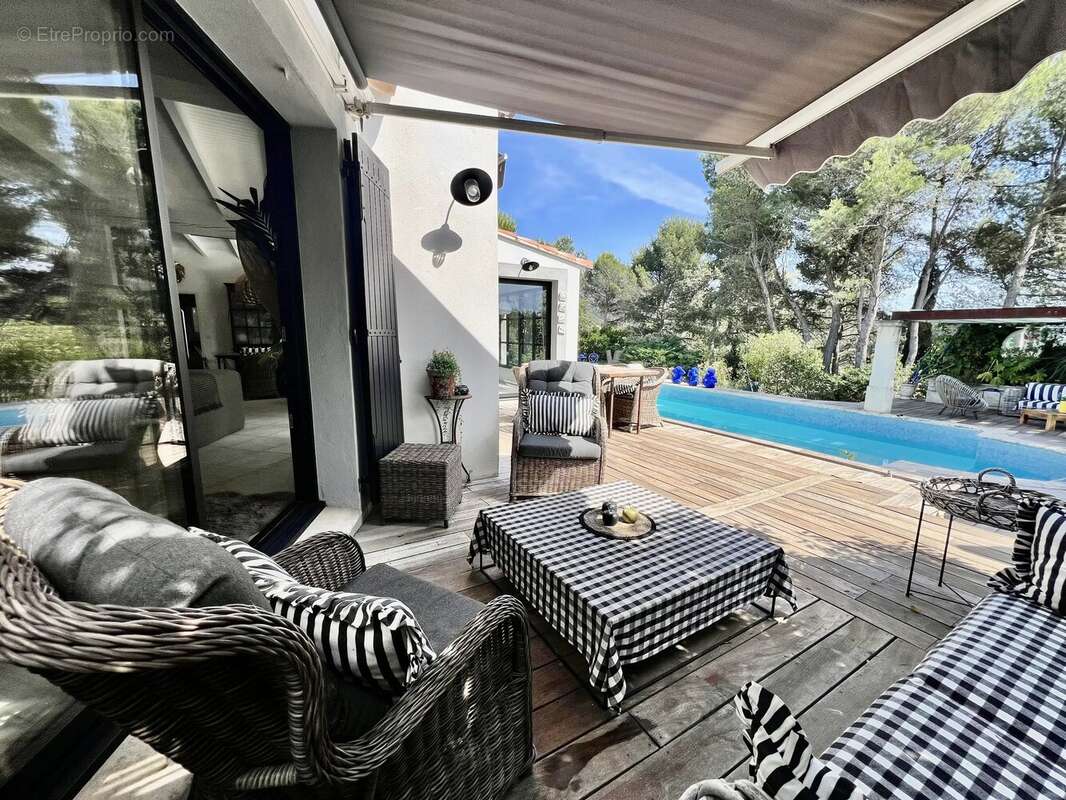 Maison 171 m² à Taillades  - photo 2