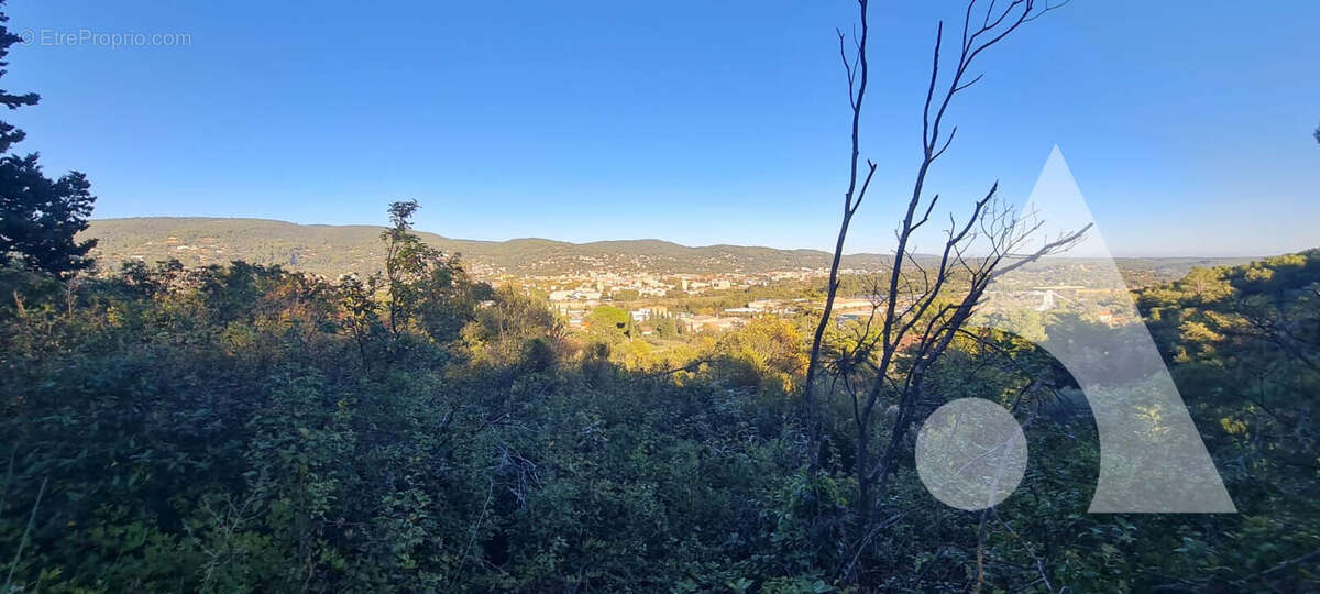 Terrain à DRAGUIGNAN