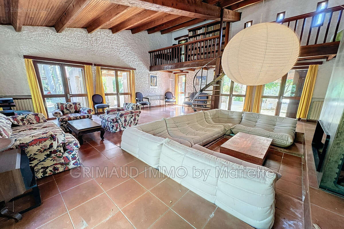 Maison à LA GARDE-FREINET