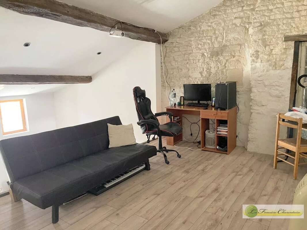 Maison à CHIVES