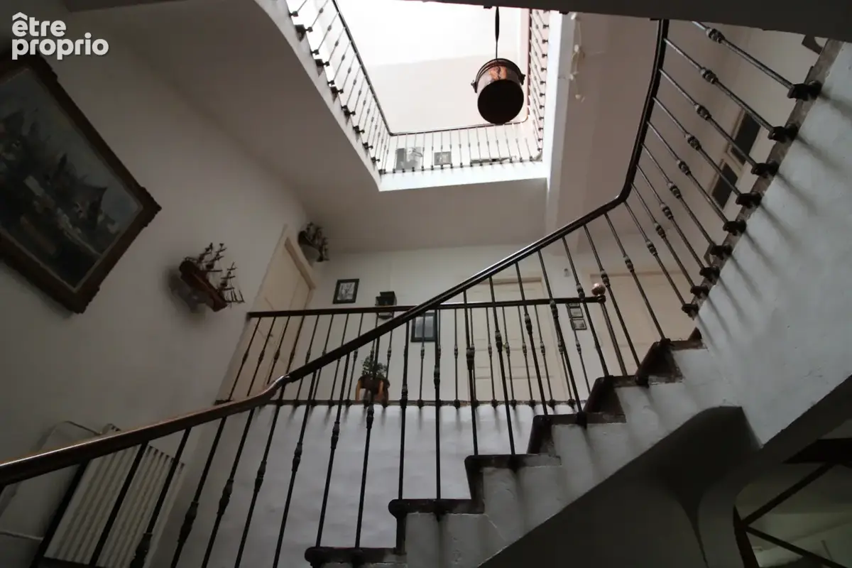 Maison de maitre 464 m2 + 150 m2 caves et garage.. - photo 12