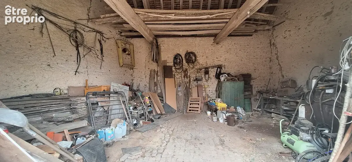 Maison de campagne 60m2 environ,2 granges 50m2 chacunes,ateliers,cave, sur son terrain 770m2. - photo 10
