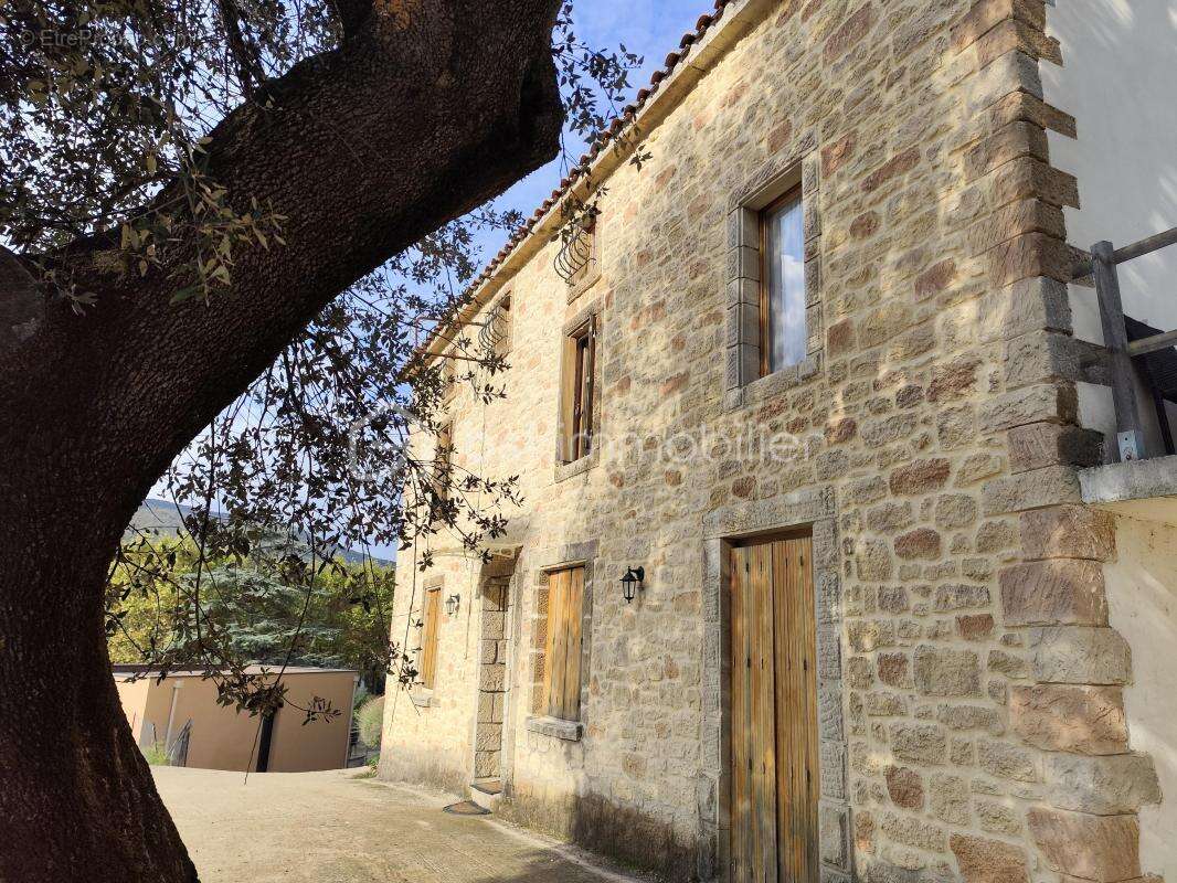 Appartement à LAMALOU-LES-BAINS