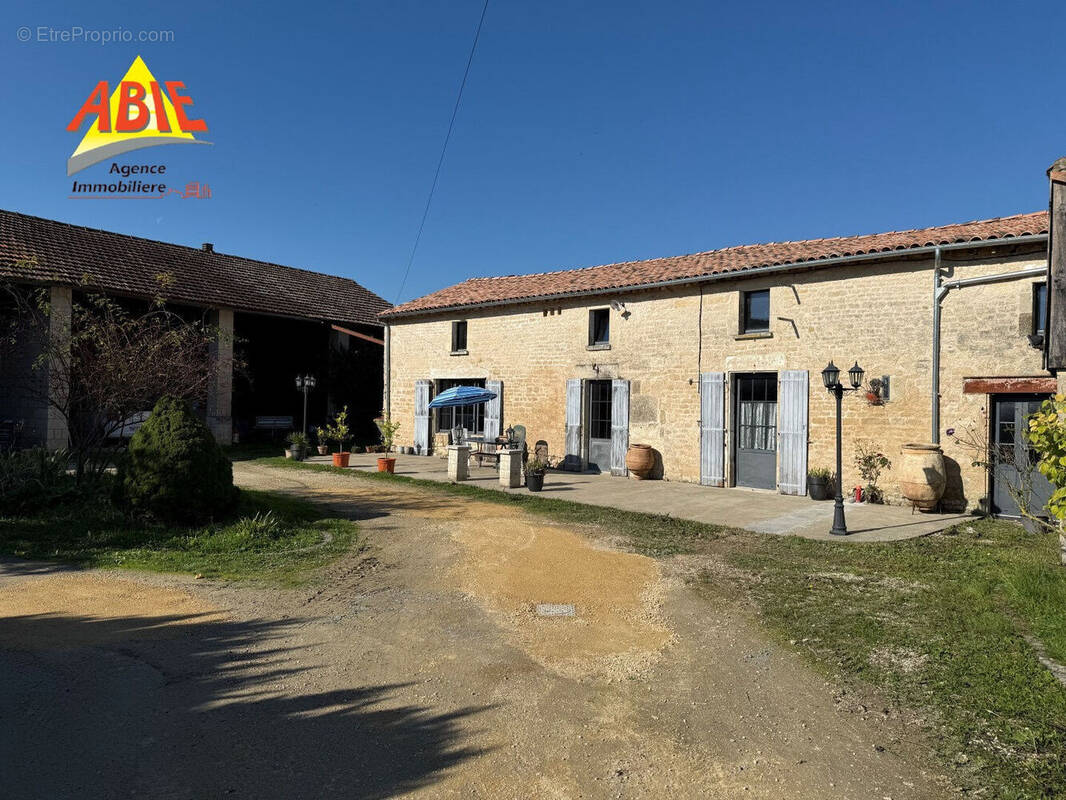 Photo 1 - Maison à VILLIERS-EN-PLAINE