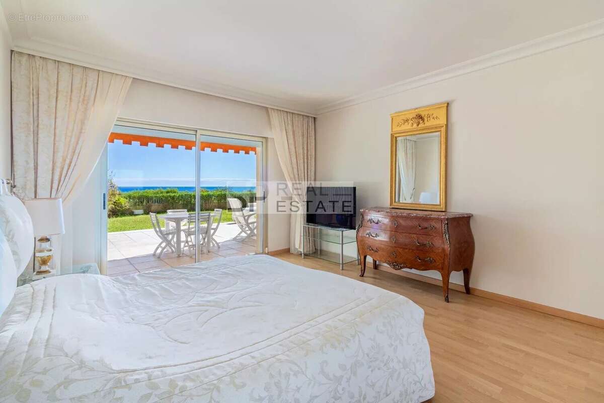 Appartement à VALLAURIS