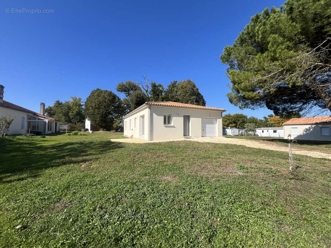 Maison à LES MATHES