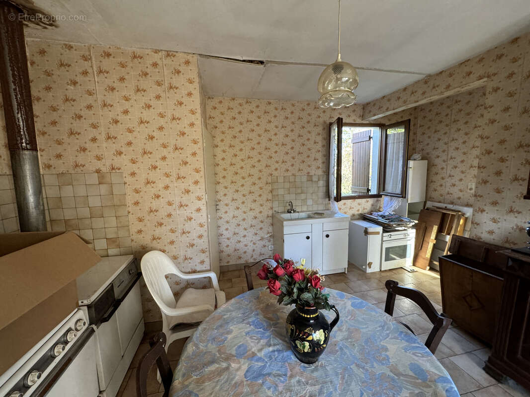 Maison à SAINT-REMY-EN-ROLLAT