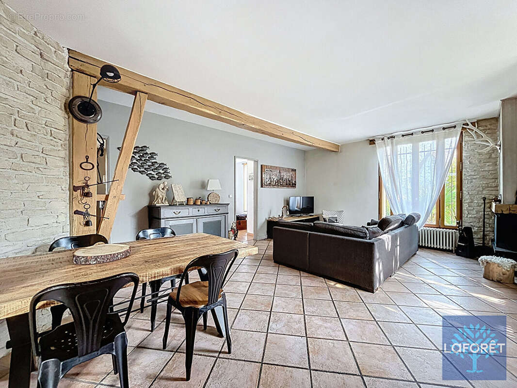 Maison à VIGNEUX-SUR-SEINE