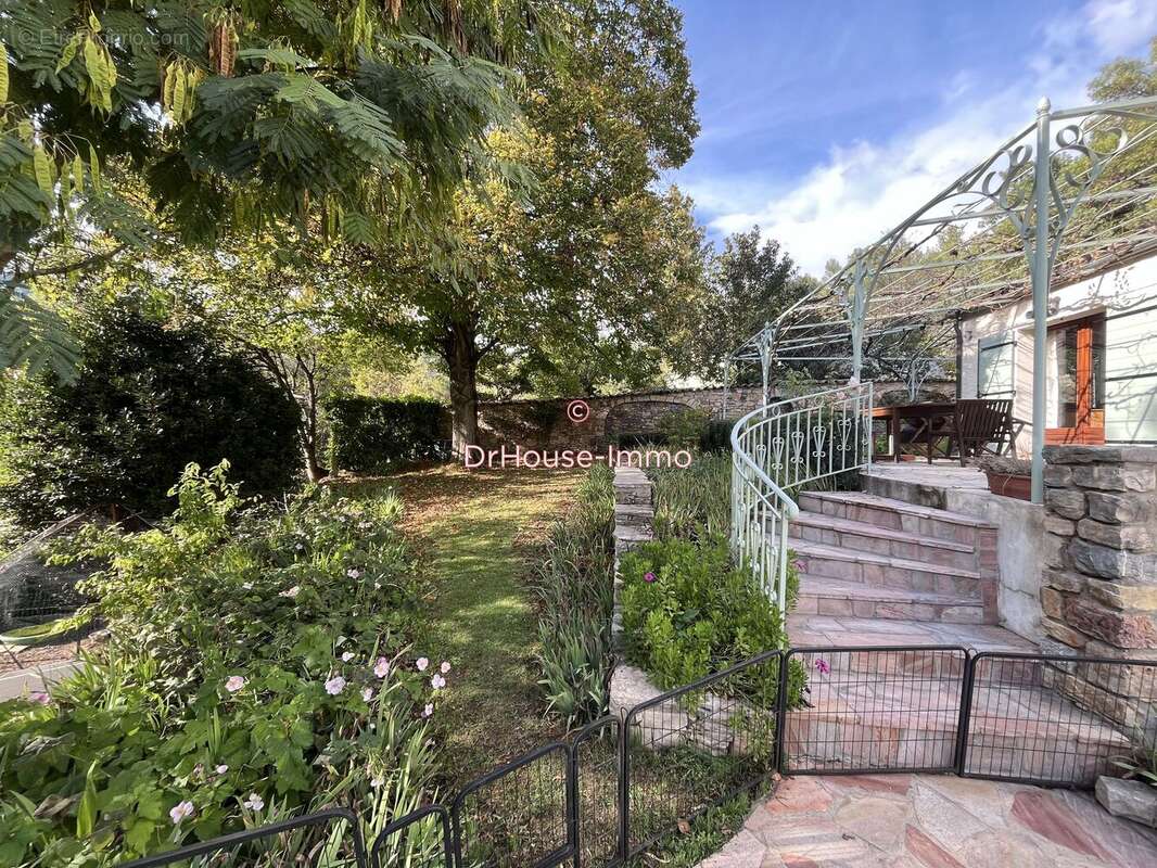 Maison à MEOUNES-LES-MONTRIEUX