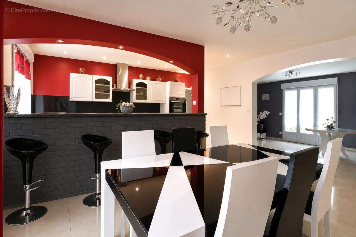 Maison 7 pièces de 197 m2 avec jardin en vente à Courtry - Idéal pour familles - photo 2