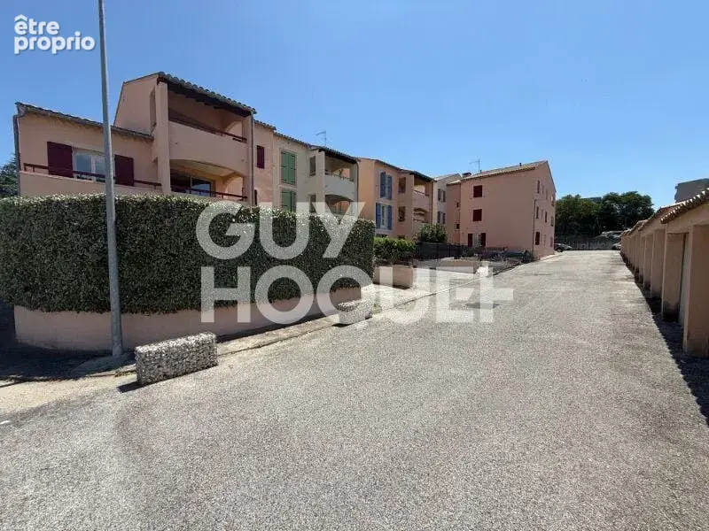 Appartement à BAGNOLS-SUR-CEZE