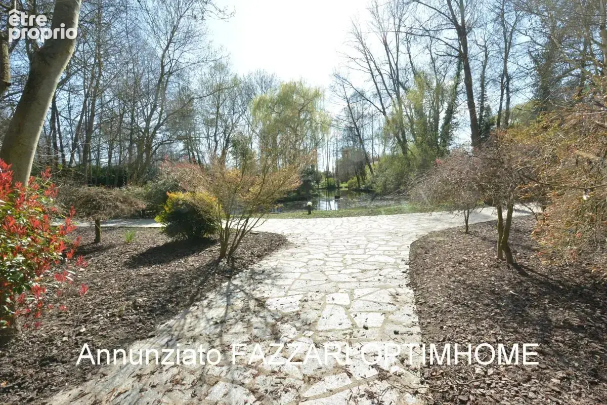 Au cœur d’un domaine clos de 1,5 hectare, ce moulin rénové offre un cadre unique entre étang, rivière et nature préservée - photo 29