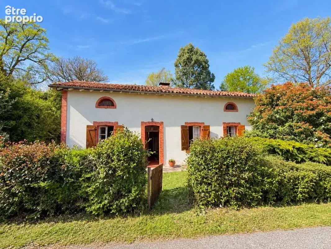 Maison de charme à rénover sur terrain arboré - photo 1