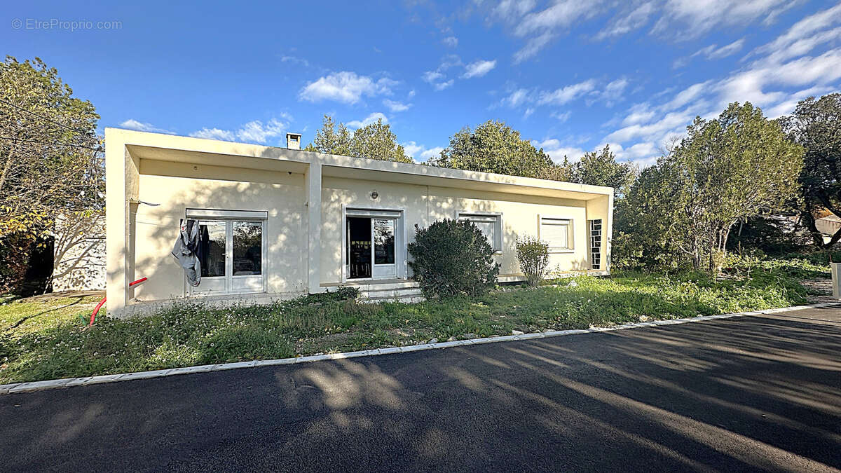 Maison à PELISSANNE