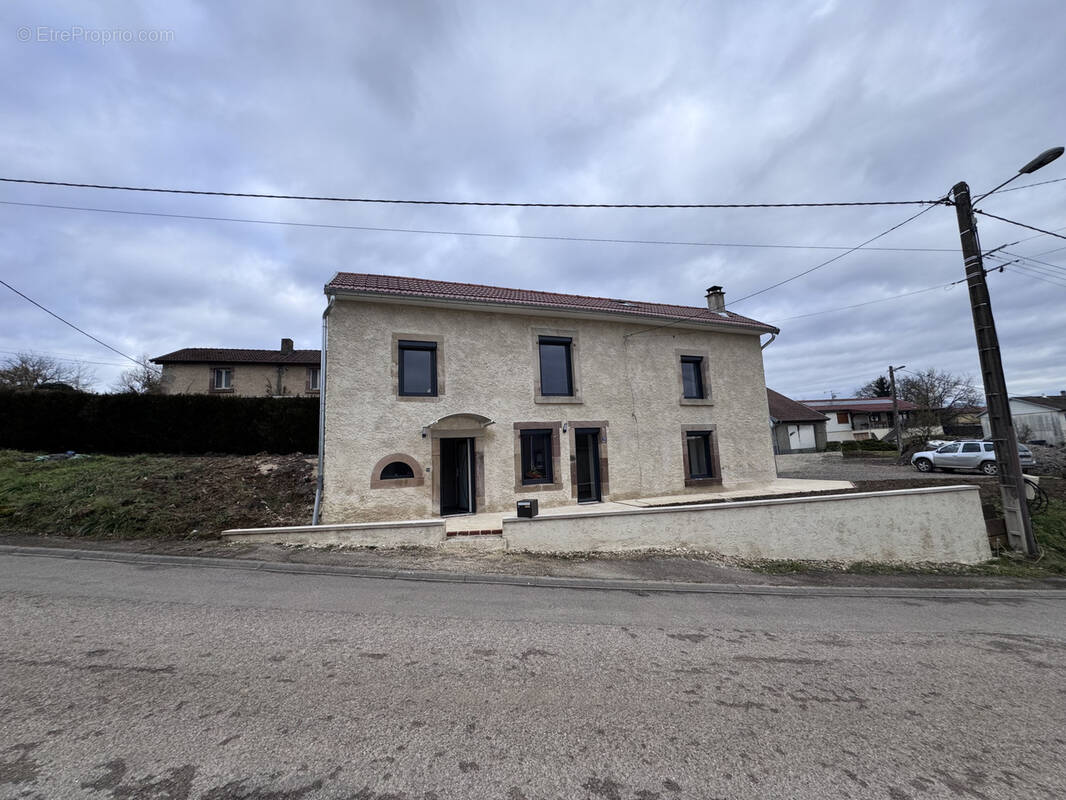 Maison à HAUTEVELLE