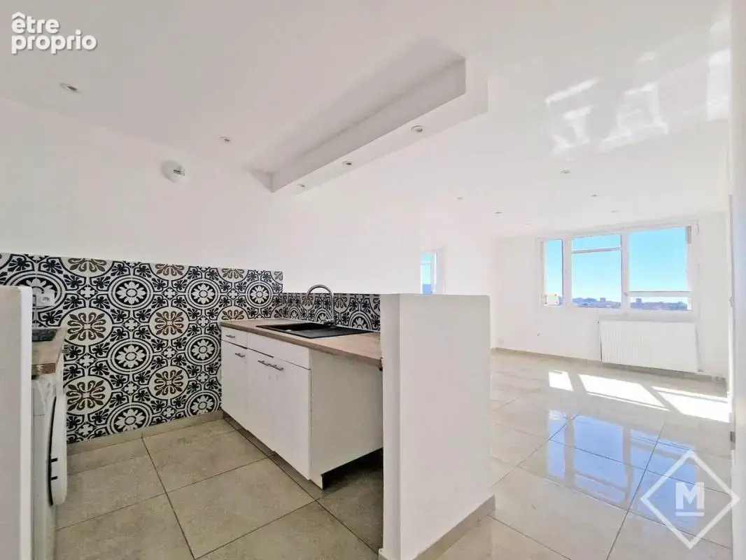 Vue Mer Dégagée et Calme : Appartement 3 Pièces à Vendre à Marseille Saint Loup - photo 4