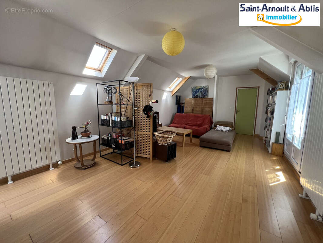 Maison à SAINT-ARNOULT-EN-YVELINES