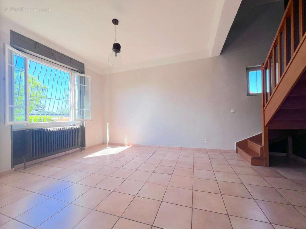Maison 105 m² à Decines-Charpieu  - photo 3
