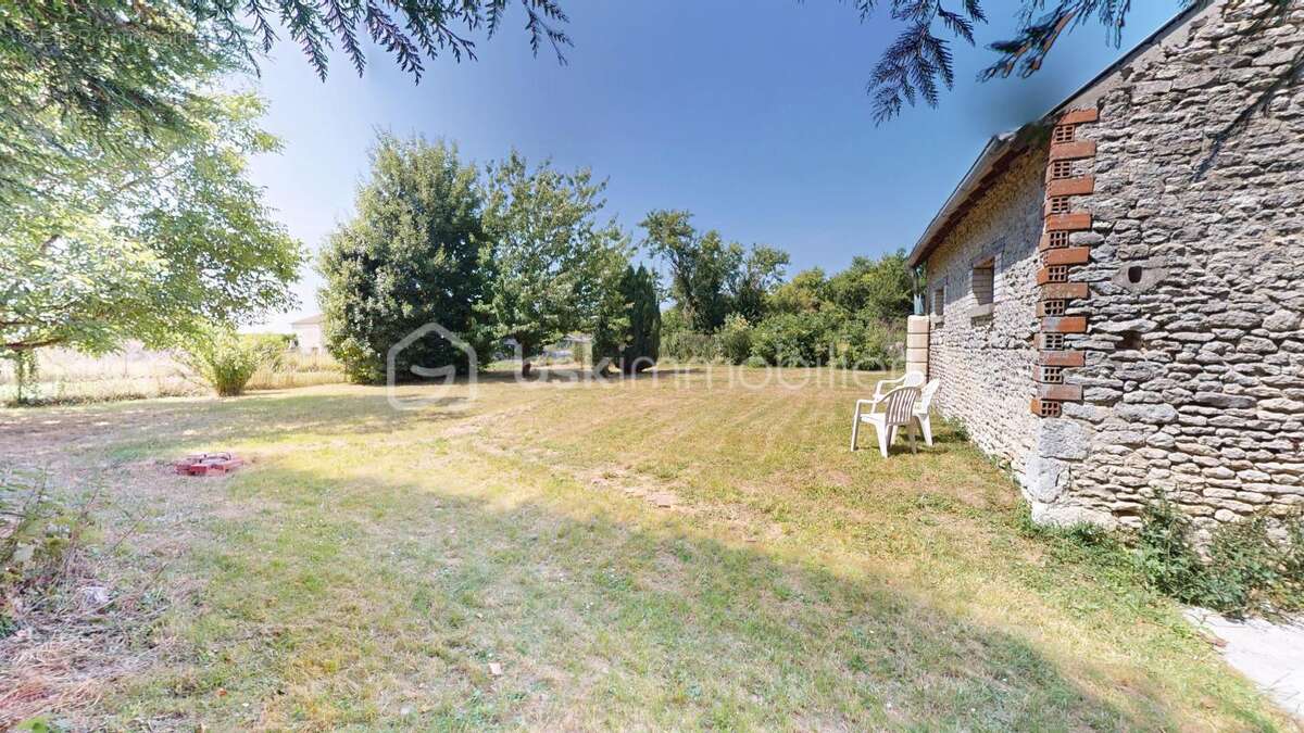 Maison à BAZOCHES-LES-GALLERANDES