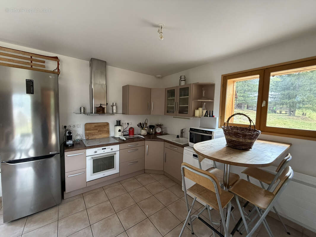 Emplacement idéal pour ce chalet au pied des pistes de ski ! - photo 2