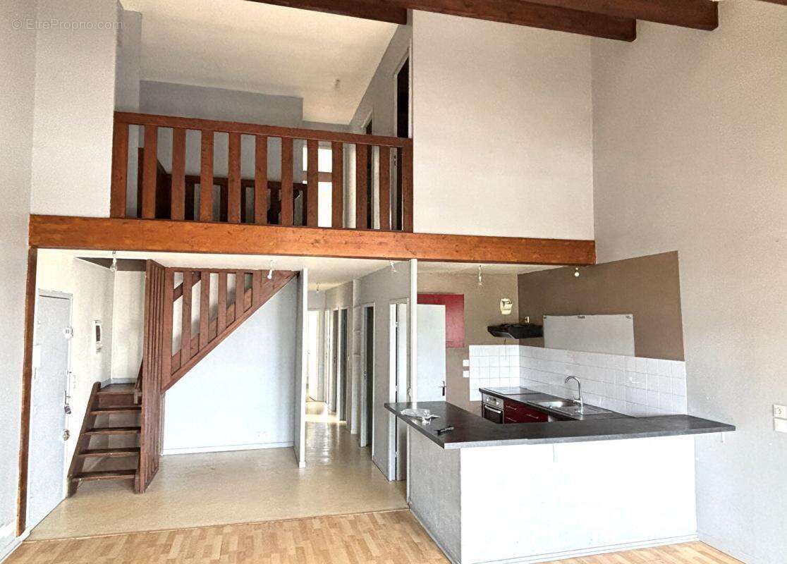 Appartement à ANDREZIEUX-BOUTHEON