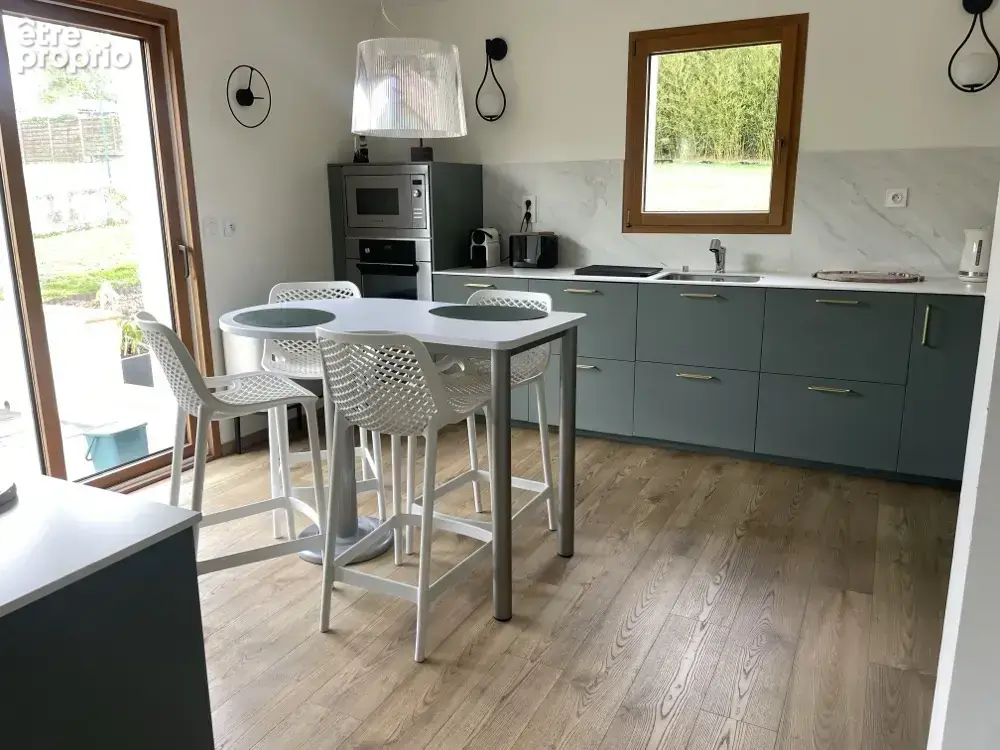 Grande maison d'habitation dans le bourg du Cellier - photo 4