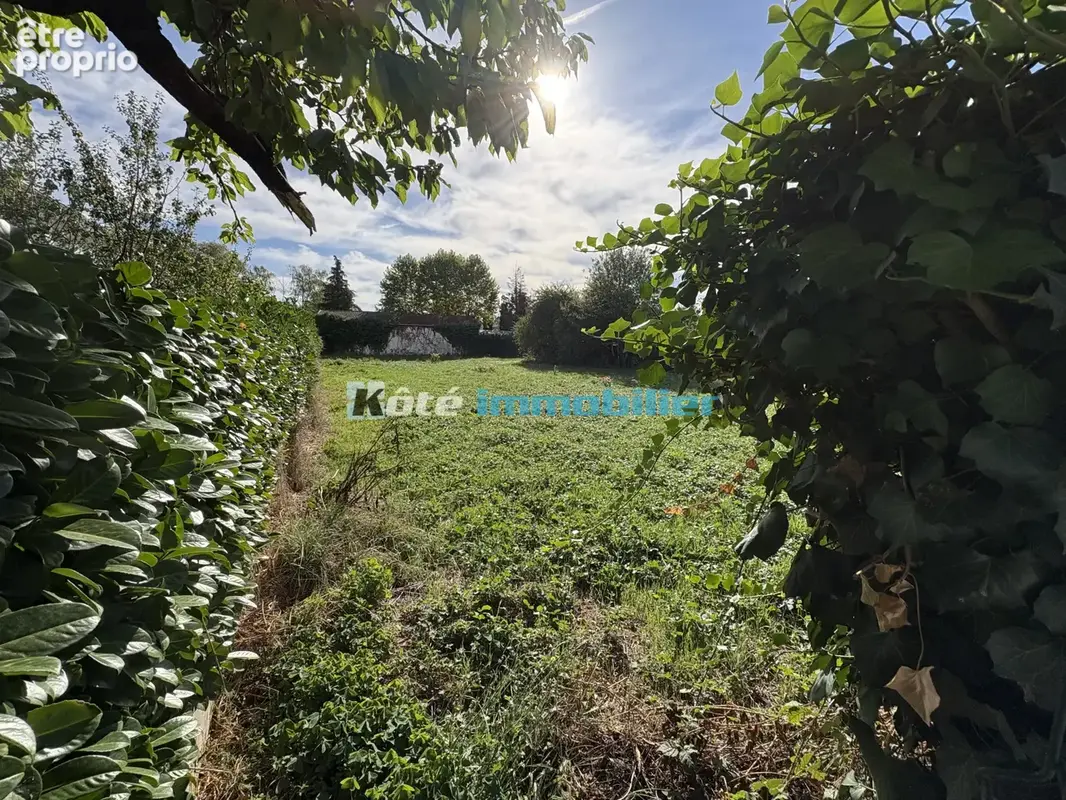 Terrain constructible de 714 m2 - photo 2
