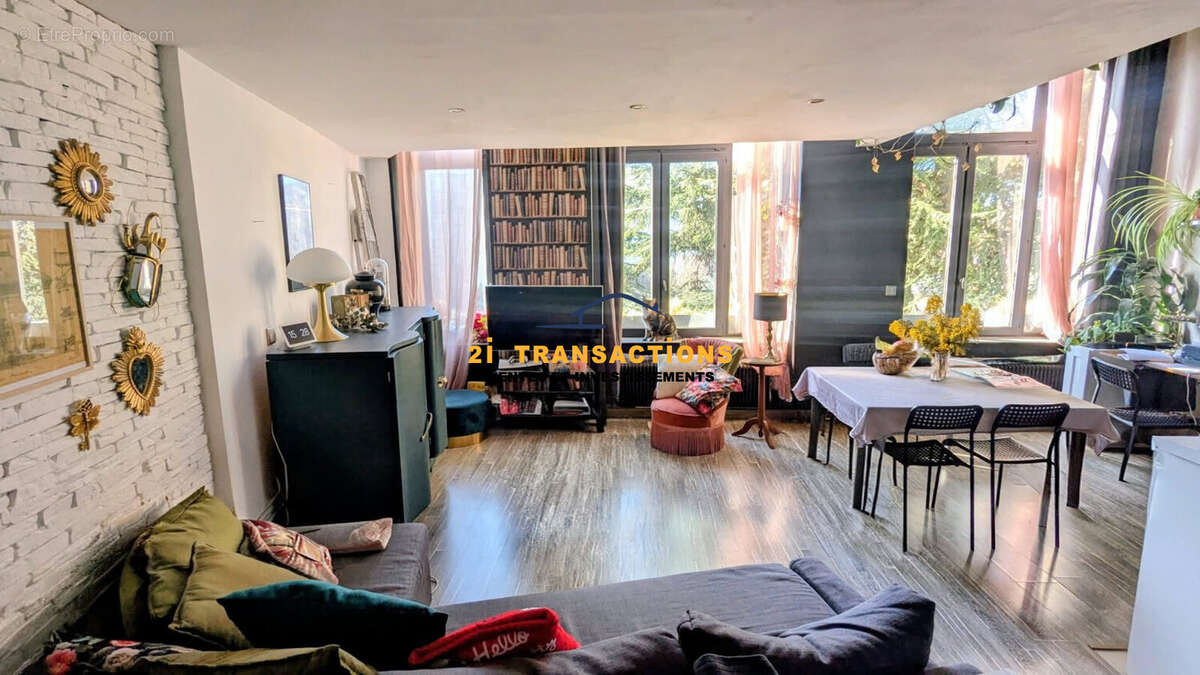 Appartement à SAINT-ETIENNE