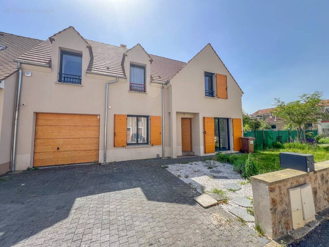 Maison à LE MESNIL-SAINT-DENIS