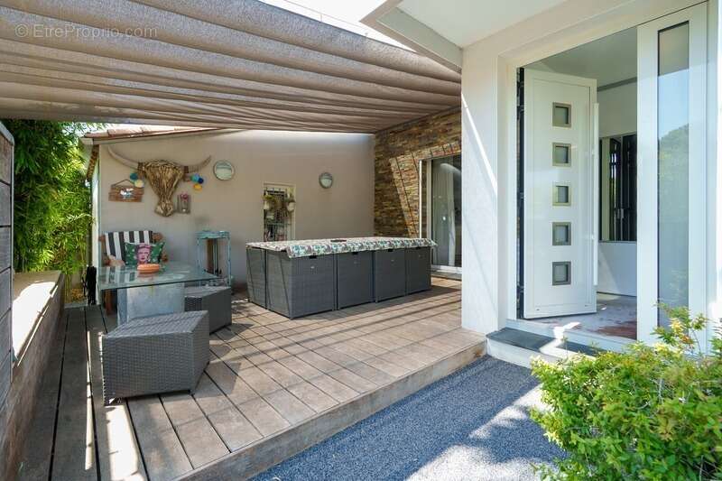 Maison à POUSSAN