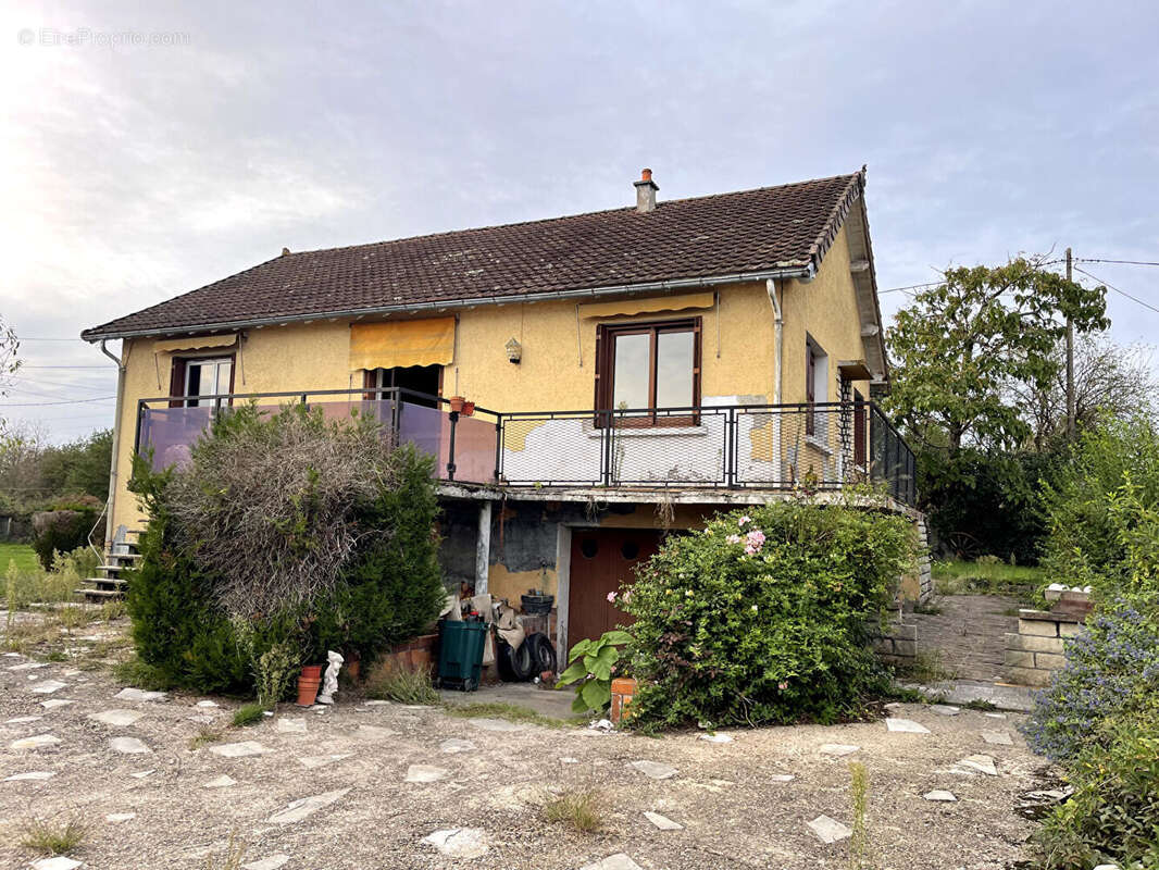 Maison avec grand terrain, sous-sol complet et fort potentiel à Lusigny (03230) - photo 12