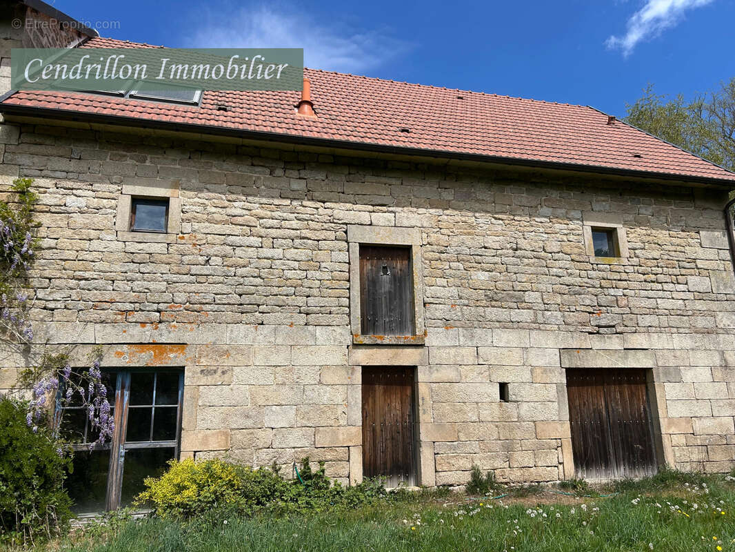 Maison à SAINT-PIERRE-BELLEVUE