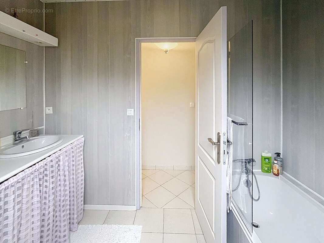 Maison 8 pièces sur un terrain de 1000 m² entièrement clos et arbore - photo 14