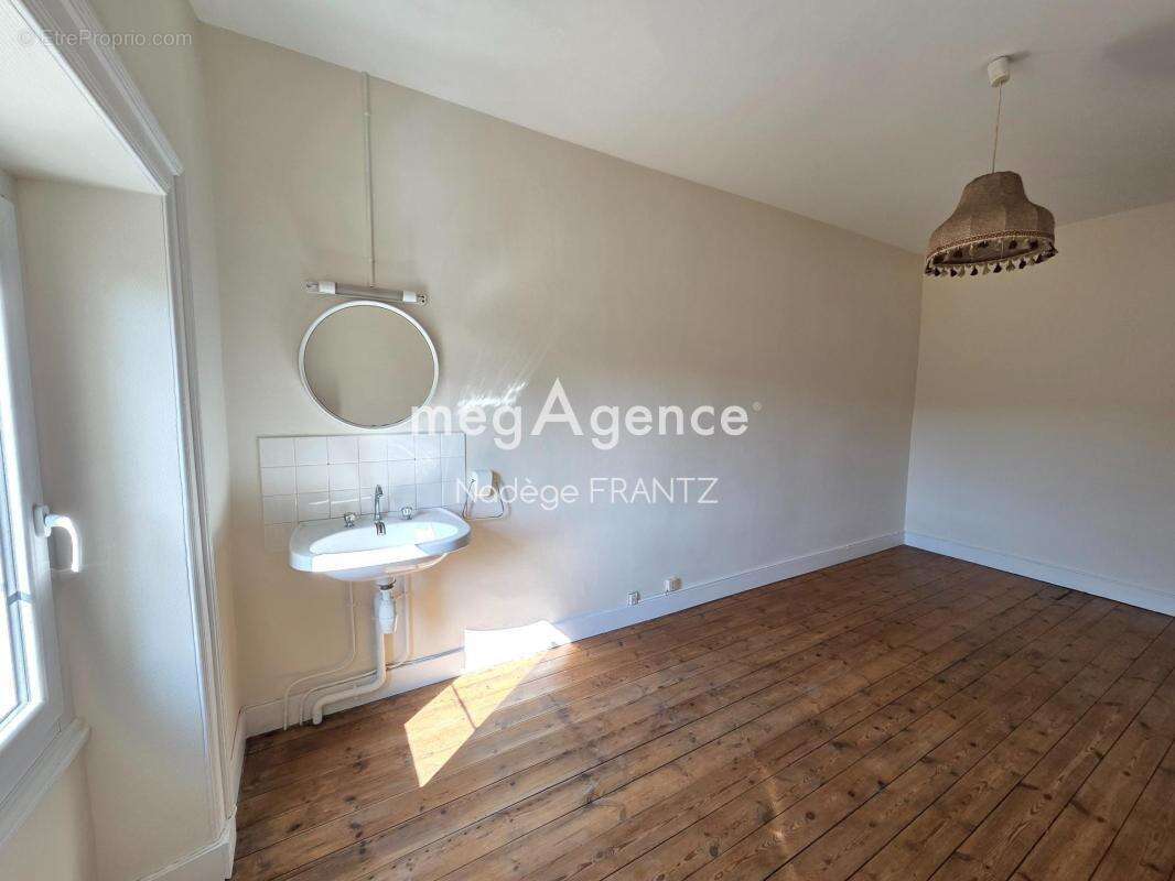 Maison à SAINT-JEAN-D'ANGELY