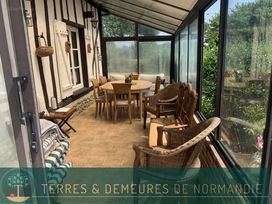 PAYS d'AUGE du CALVADOS, région CAMBREMER (14340) petite maison en clombages et 730 m2 de terrain - photo 9
