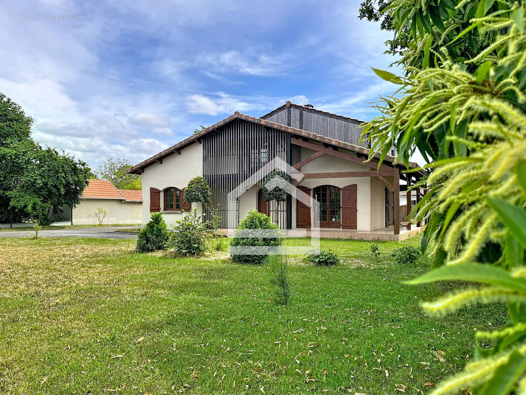 Maison à HOURTIN