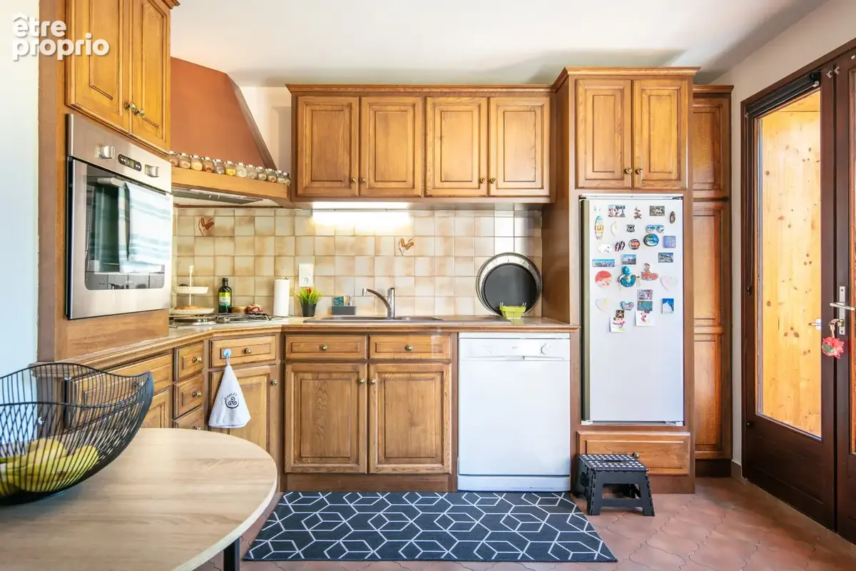 Jolie maison avec jardin, terrasse, cave, garage et cour au cœur du village de francin ! - photo 4