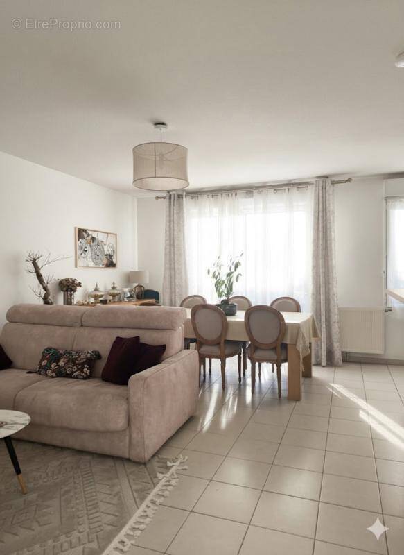 Appartement à BEAUZELLE