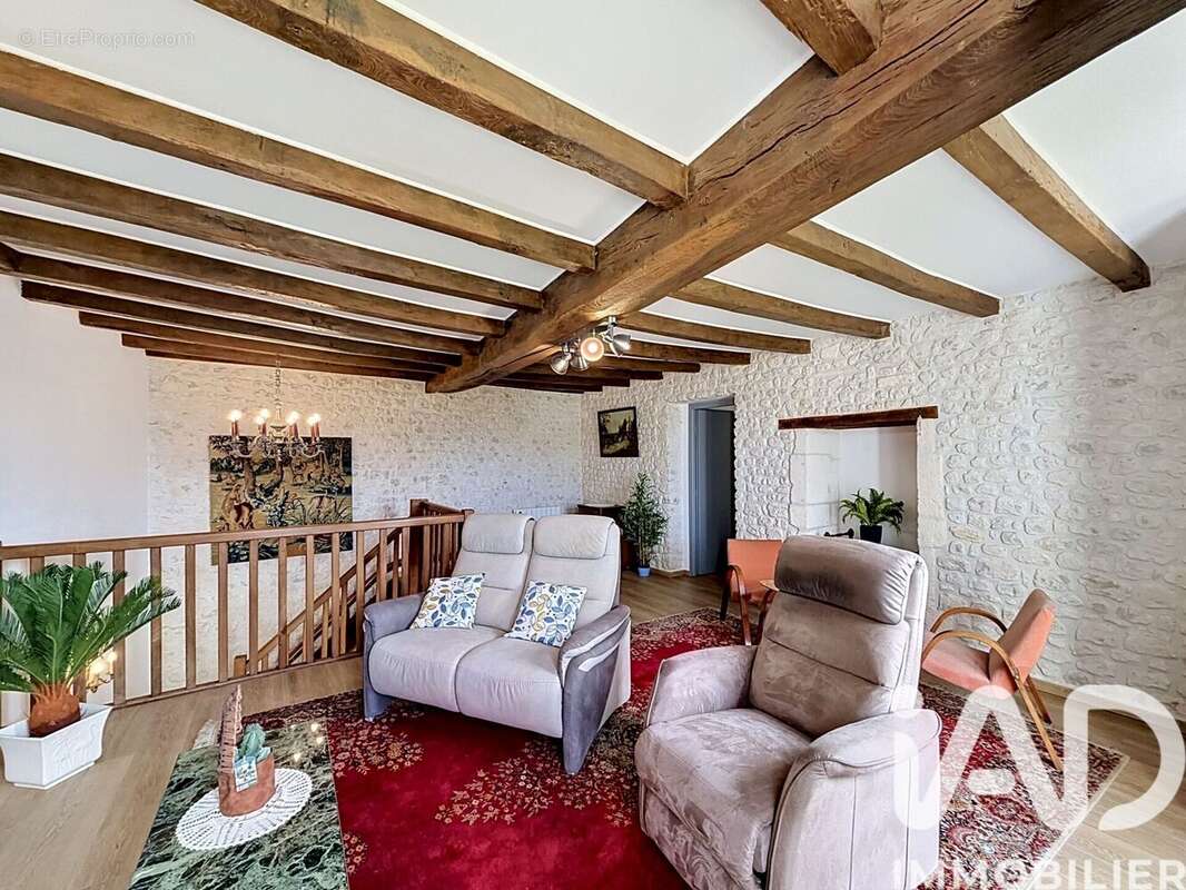 Maison 151 m² à Vignolles  - photo 9