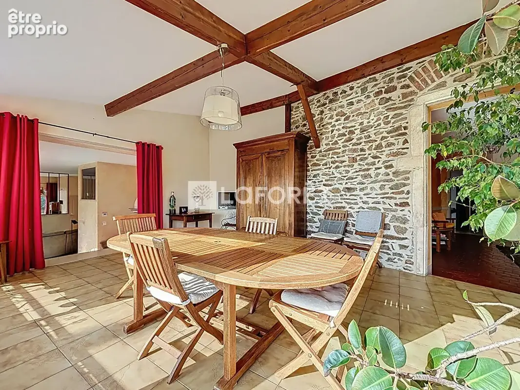 Maison familiale à vendre avec dépendances au coeur des vignes - 8 pièces 276 m² - photo 6