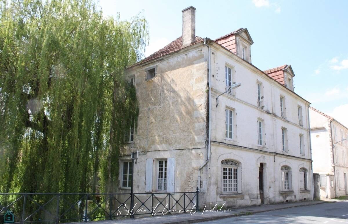 Maison à BARBEZIEUX-SAINT-HILAIRE