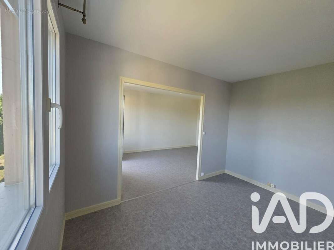 Appartement 59 m² à La Chapelle-Saint-Luc  - photo 3