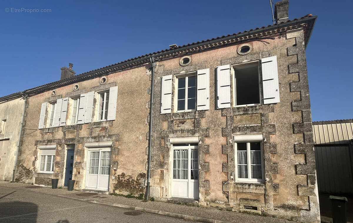 Maison à MONTEMBOEUF