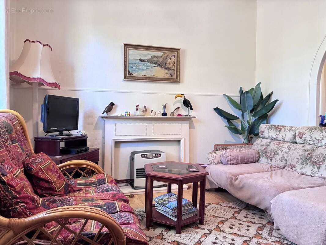 Grande maison de village, maison d'amis, piscine et terrain ! - photo 13