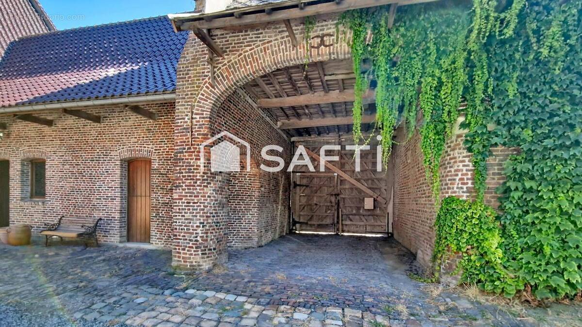 Maison 12 pièces 290 m² · à Comines · 290 m² · 899 000 €