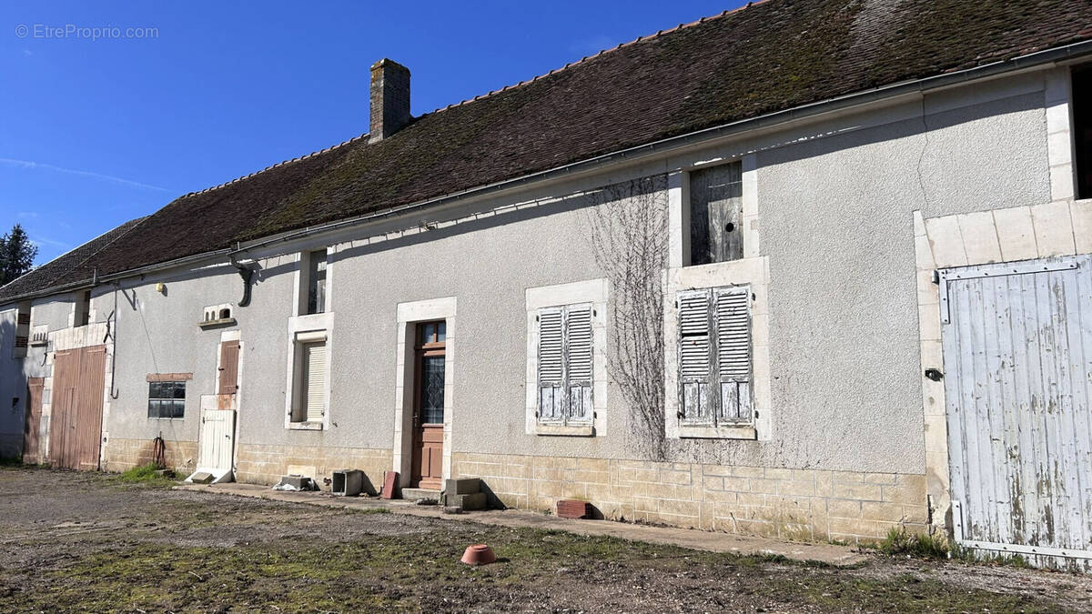 Maison à CHARBUY